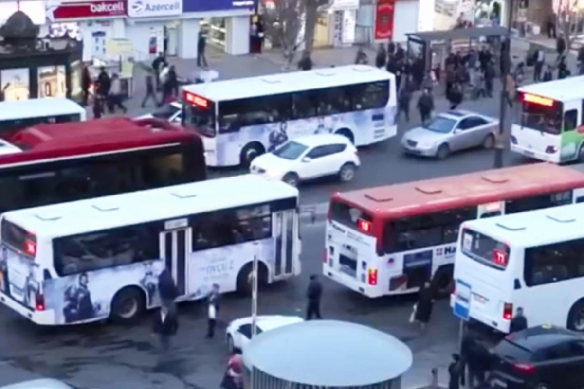 В Баку изменен маршрут еще одного пассажирского автобуса В Баку изменен маршрут еще одного пассажирского автобуса