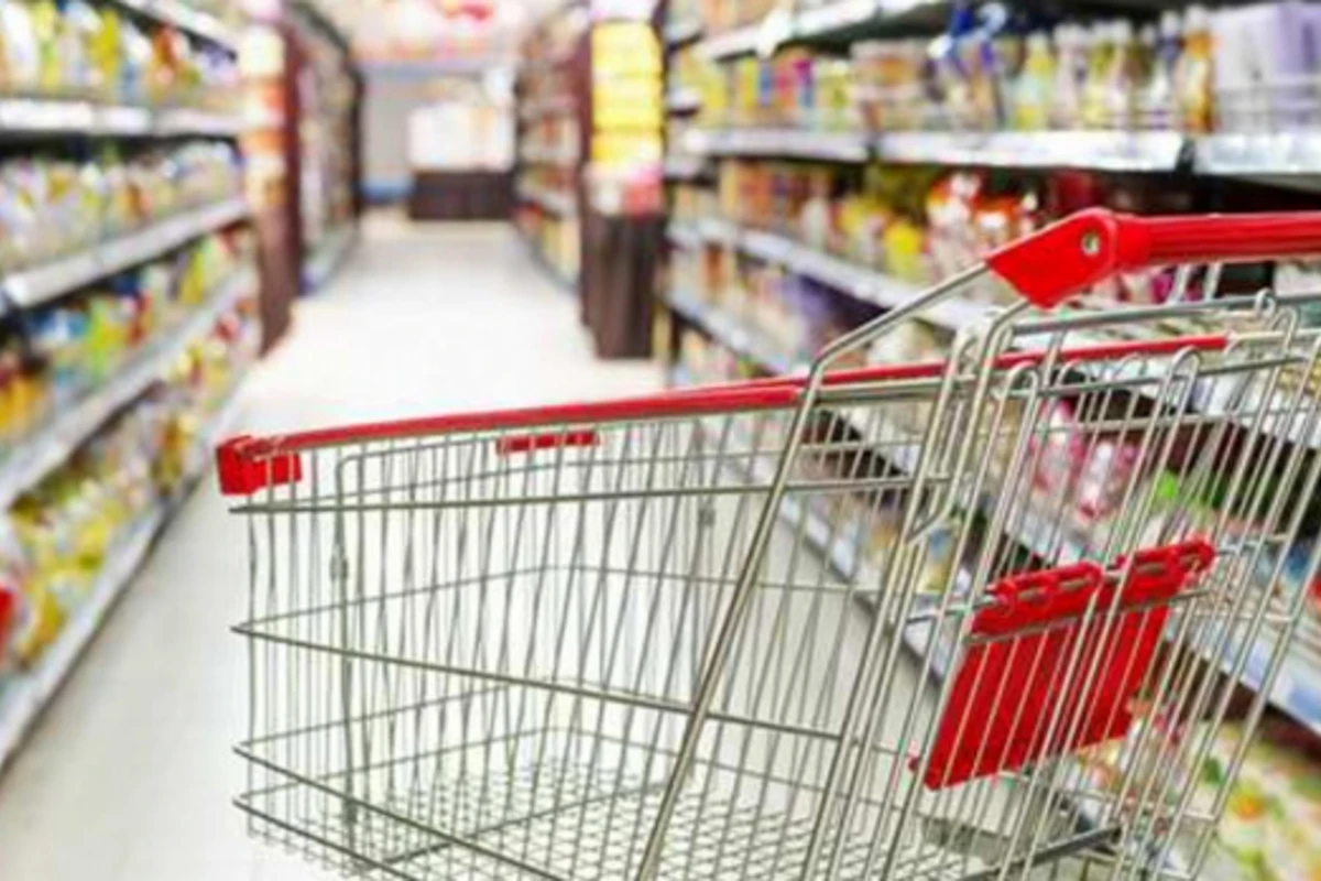 В Баку пенсионер пытался украсть продукты в магазине