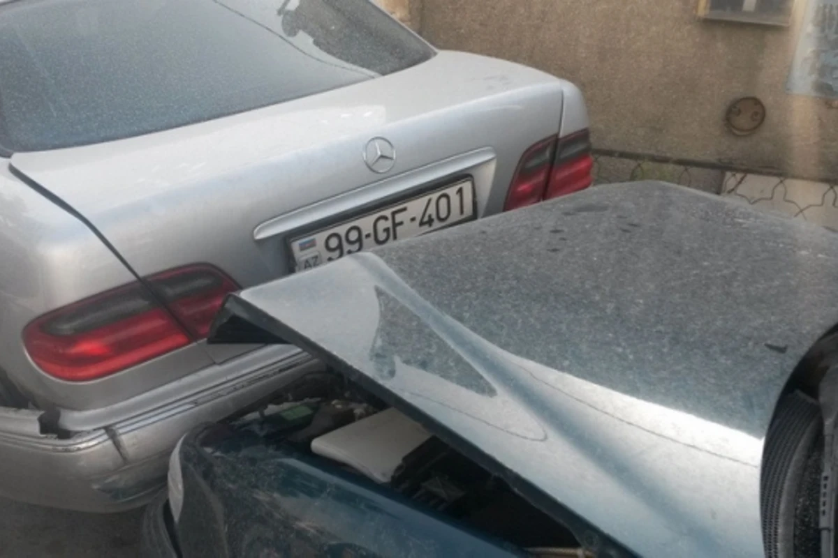 В Азербайджане Запорожец врезался в Mercedes