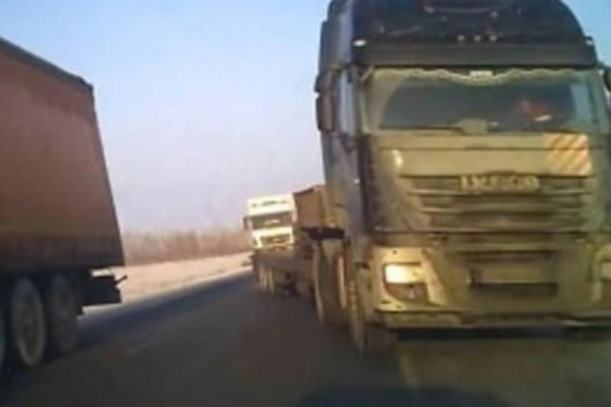 Чудом избежал страшной аварии в последний момент (видео)