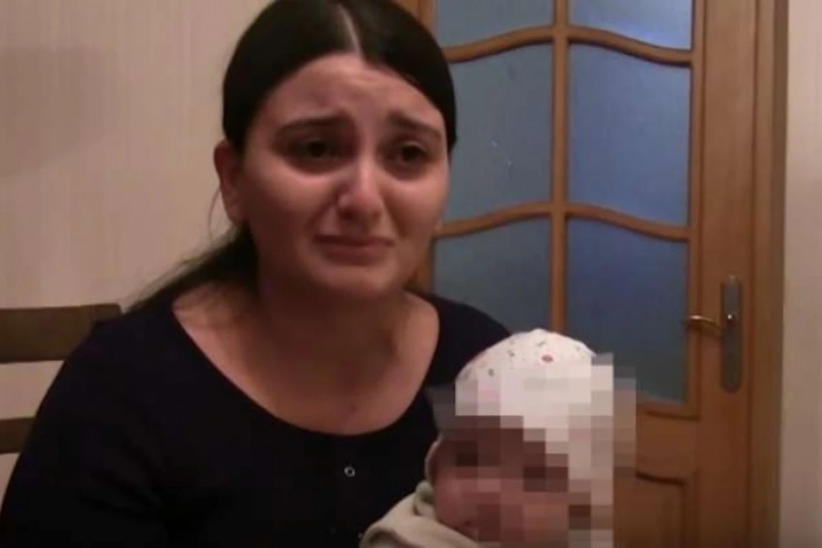 В Азербайджане в роддоме перепутали младенцев (видео)
