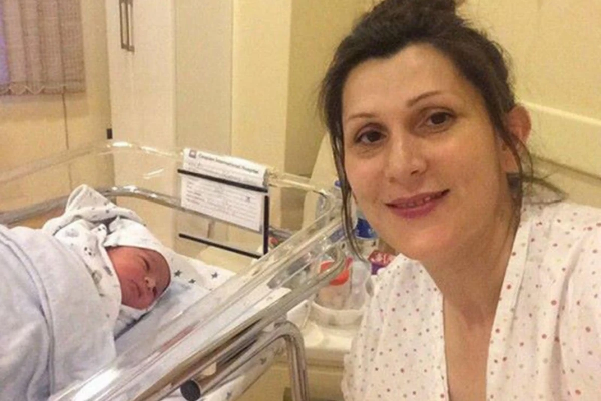 Yeni ana olan xalq artistinin xəstəxanadan ilk FOTOları Yeni ana olan xalq artistinin xəstəxanadan ilk FOTOları