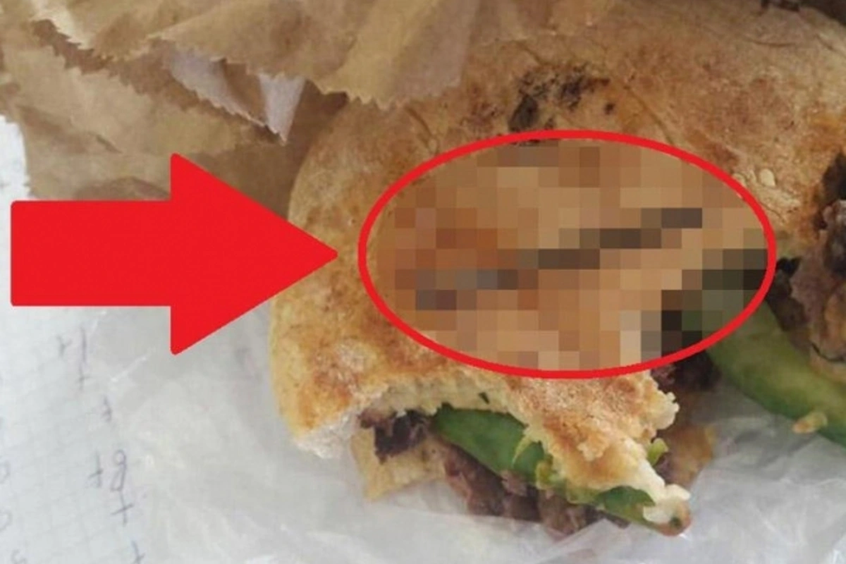 В Баку в донере нашли гвоздь (фото)