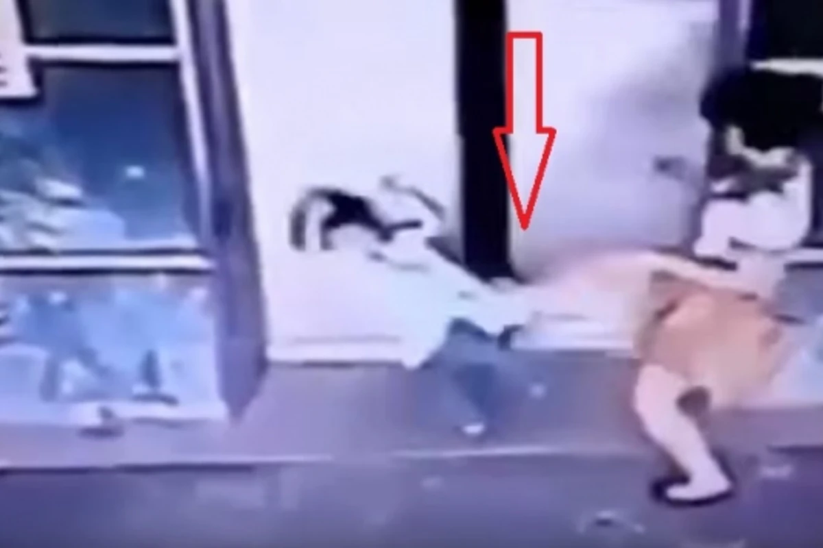 Ana 3 yaşlı qızını xilas etmək üçün inanılmaz addım atdı (VİDEO)