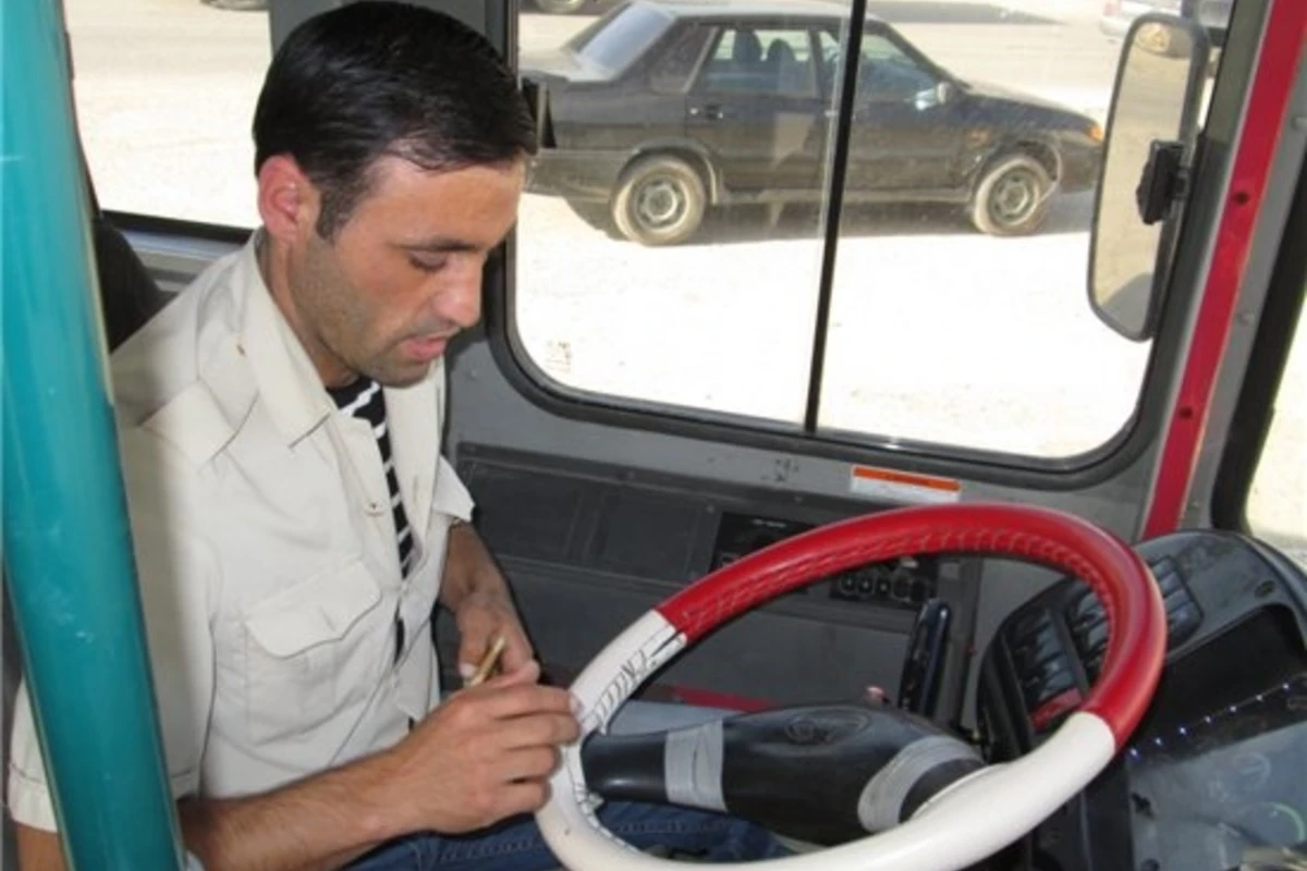 Avtobus sürücüləri 8 saat əvəzinə 14-15 saat işlədilir Avtobus sürücüləri 8 saat əvəzinə 14-15 saat işlədilir