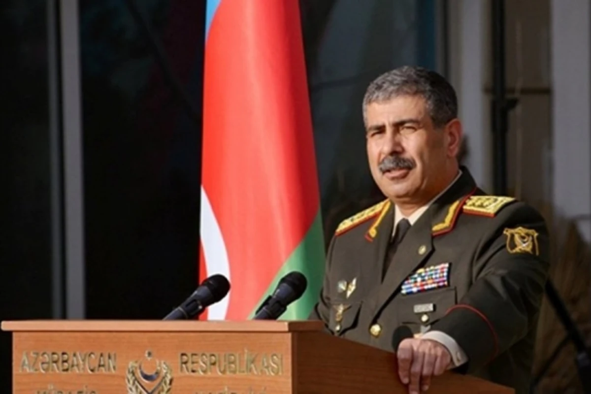 Müdafiə naziri tapşırıq verdi: Cəbhədə düşmənə aman verilməyəcək Müdafiə naziri tapşırıq verdi: Cəbhədə düşmənə aman verilməyəcək