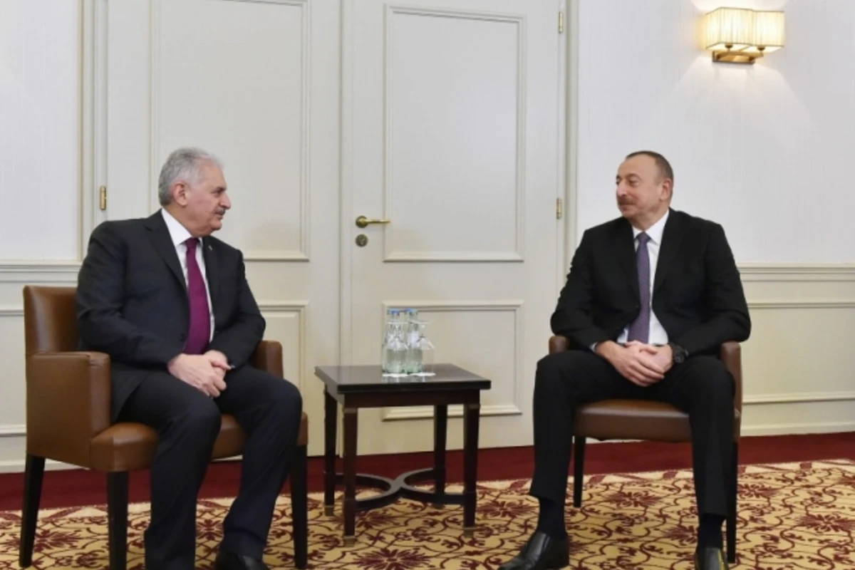 Azərbaycan Prezidenti ilə Türkiyə baş nazirinin görüşü olub - FOTO Azərbaycan Prezidenti ilə Türkiyə baş nazirinin görüşü olub - FOTO