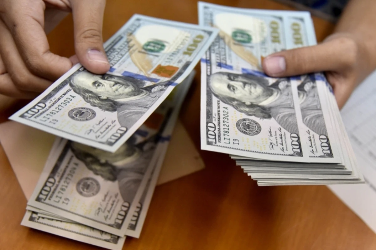 Dollar günə bu məzənnə ilə başlayır