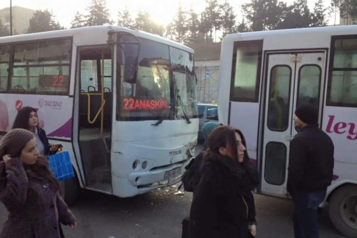 Bakıda avtobus qəzası (FOTO)