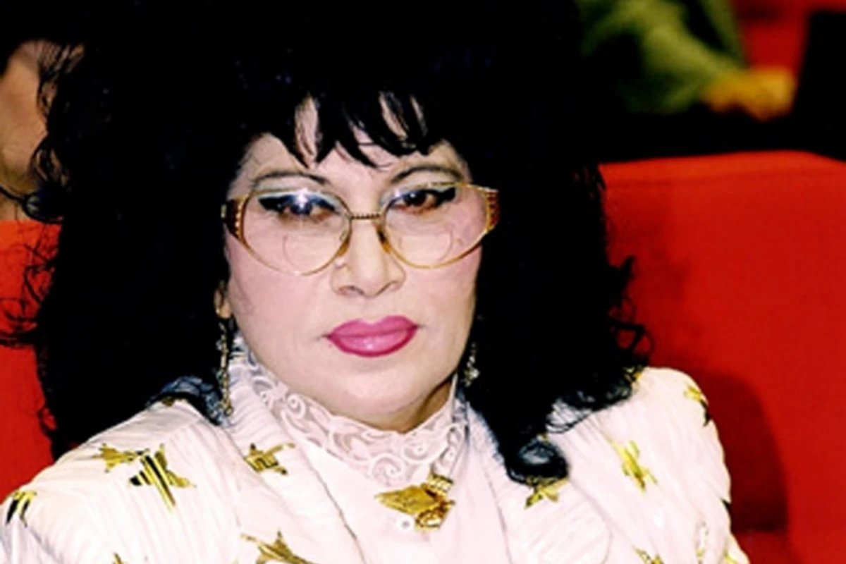 Zeynəb Xanlarova: “Müharibə etməliyik, torpaqlarımızı azad etməliyik” Zeynəb Xanlarova: “Müharibə etməliyik, torpaqlarımızı azad etməliyik”