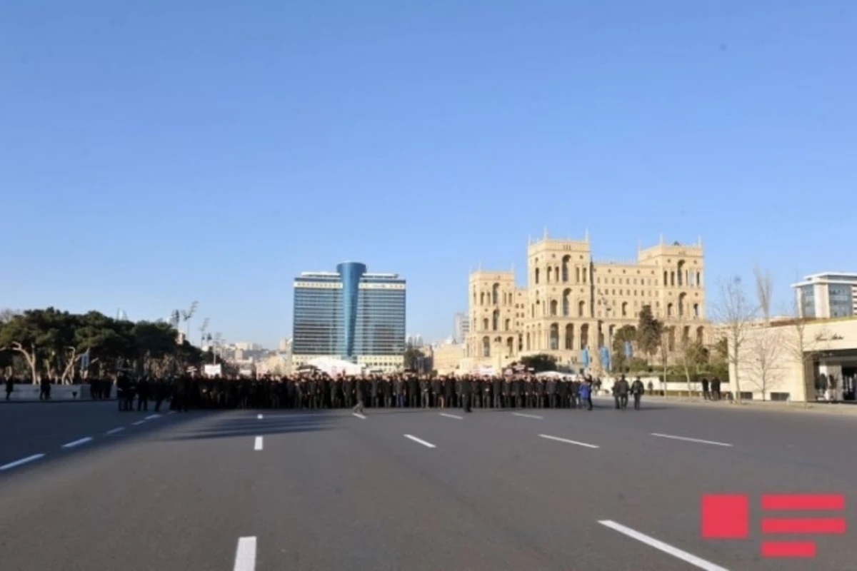 В Баку началось шествие с участием Ильхама Алиева (фото)