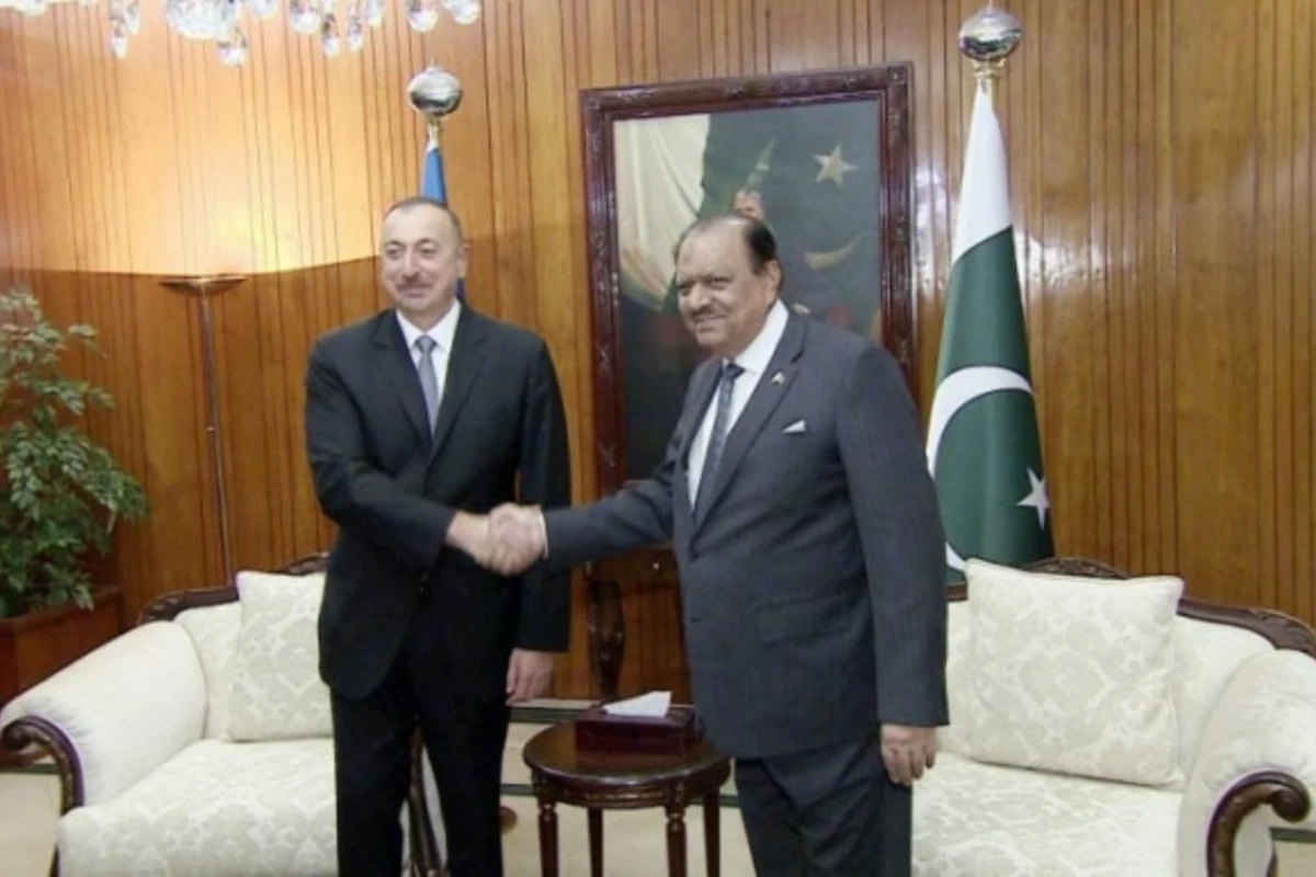 İlham Əliyev Pakistan prezidenti ilə görüşüb İlham Əliyev Pakistan prezidenti ilə görüşüb