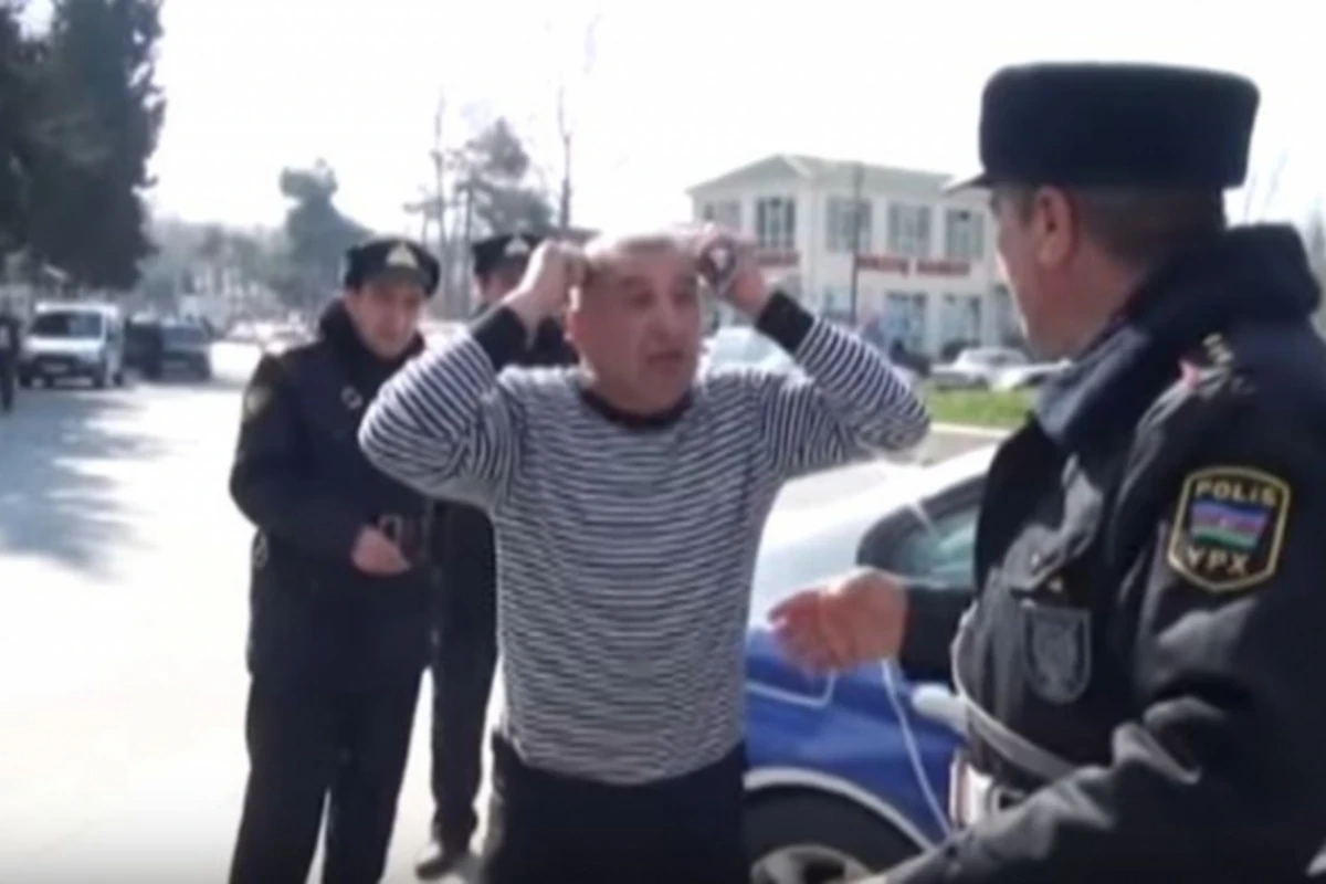 Polisin cərimə yazdığı sürücü özündən çıxdı: Nağayrusuz aaa (VİDEO)