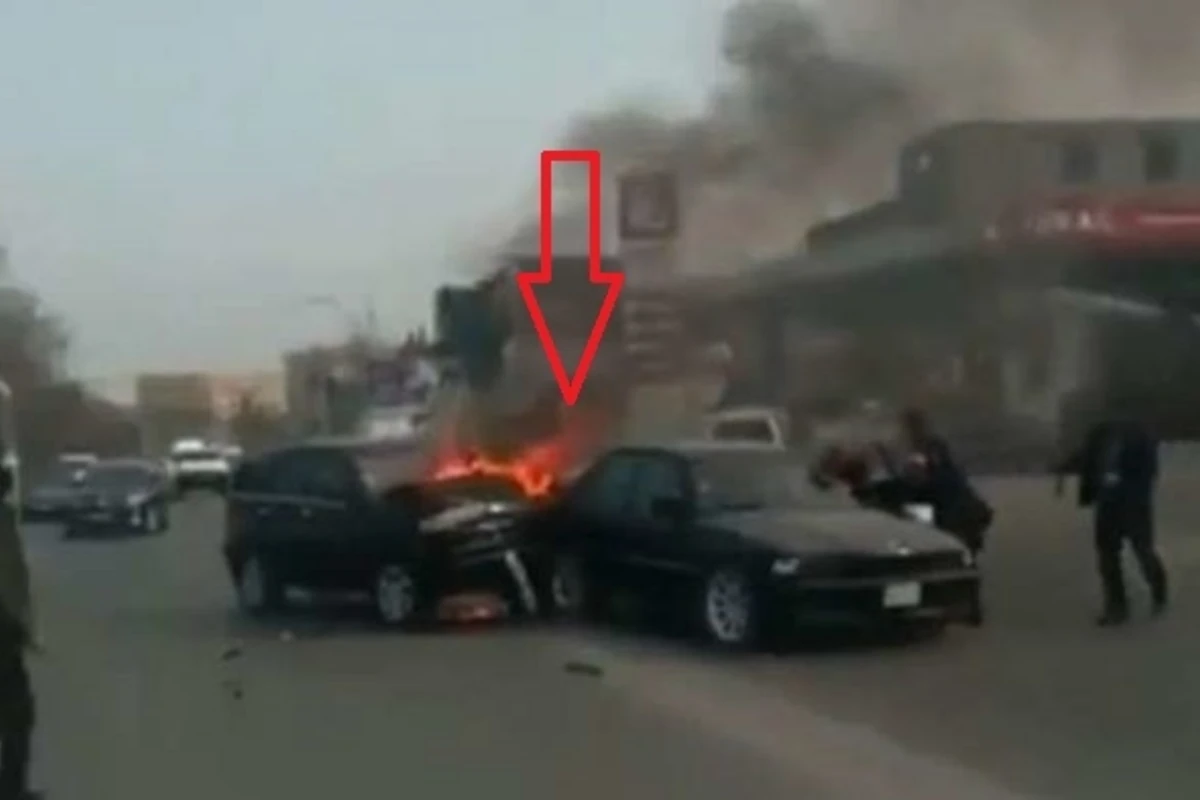 Bakıda dəhşətli qəza: Toyota” zapravkanın qarşısında alışdı (VIDEO) Bakıda dəhşətli qəza: Toyota” zapravkanın qarşısında alışdı (VIDEO)