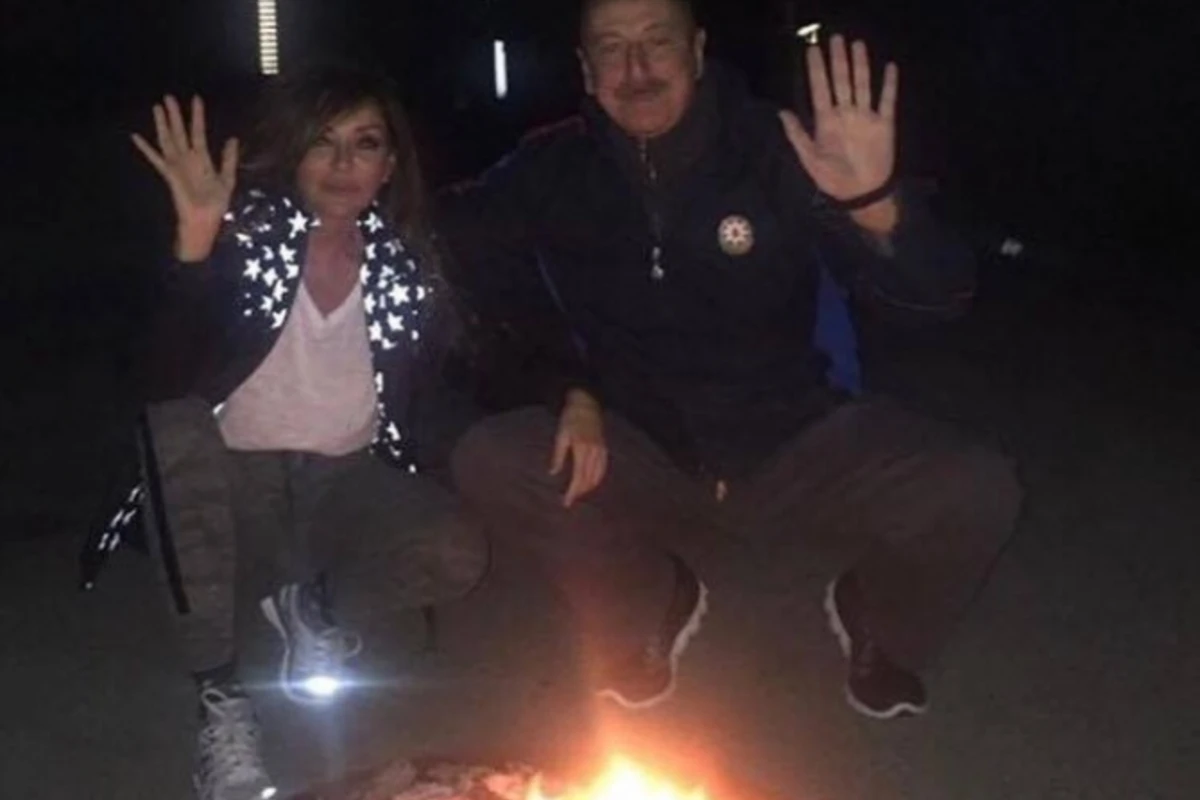 Prezident ailəsi ilə birlikdə üçüncü çərşənbəni qeyd etdi - FOTO