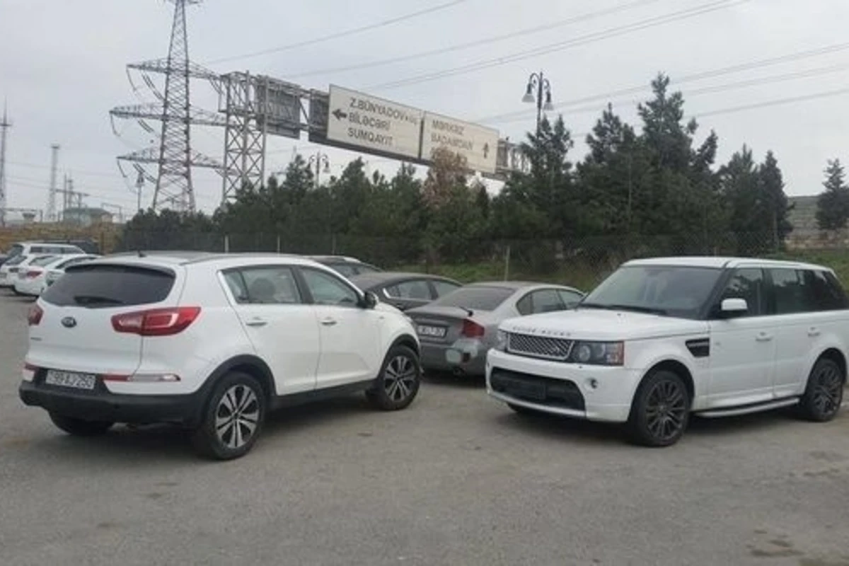 Дорожная полиция Баку отправила дорогие автомобили на штрафстоянку (фото)