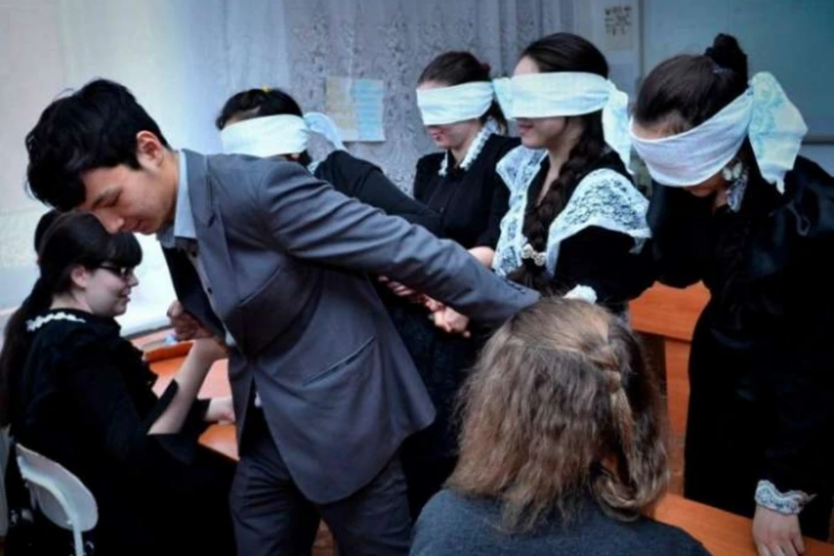 Azərbaycanda şeytanı dost bilənlər, azyaşlı qızlarla cinsi əlaqəyə girənlər... Azərbaycanda şeytanı dost bilənlər, azyaşlı qızlarla cinsi əlaqəyə girənlər...