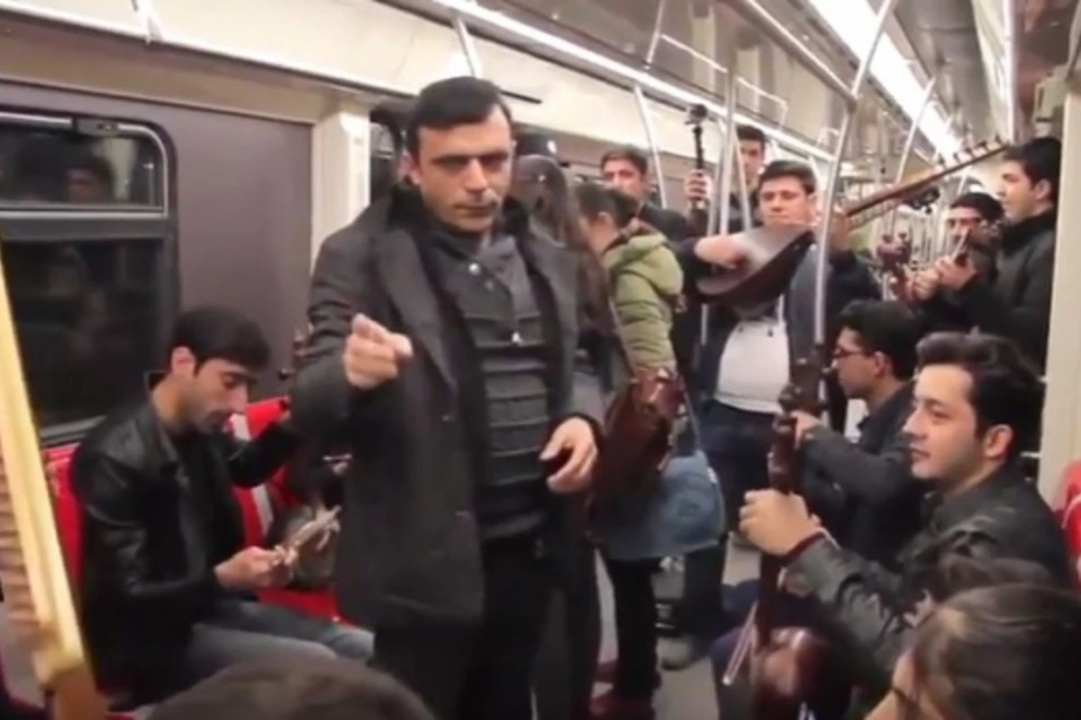 Bakı metrosunda görünməmiş hadisə (VİDEO) Bakı metrosunda görünməmiş hadisə (VİDEO)