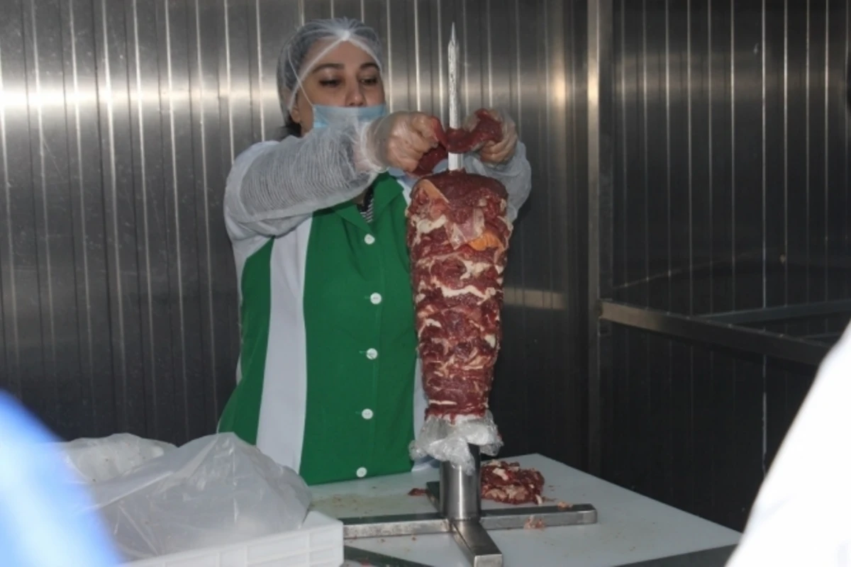 Компания Səhliyalı представила новый бренд Halal Dönər (фото)