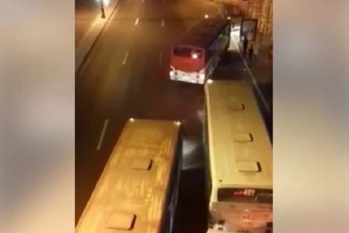 Bakıda avtobuslar bütün yolu bağladı (VİDEO)