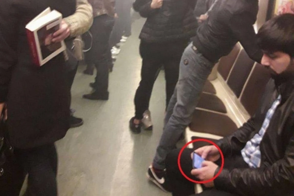 ФОТО, снятое во время инцидента в бакинском метро, ввело всех в заблуждение ФОТО, снятое во время инцидента в бакинском метро, ввело всех в заблуждение