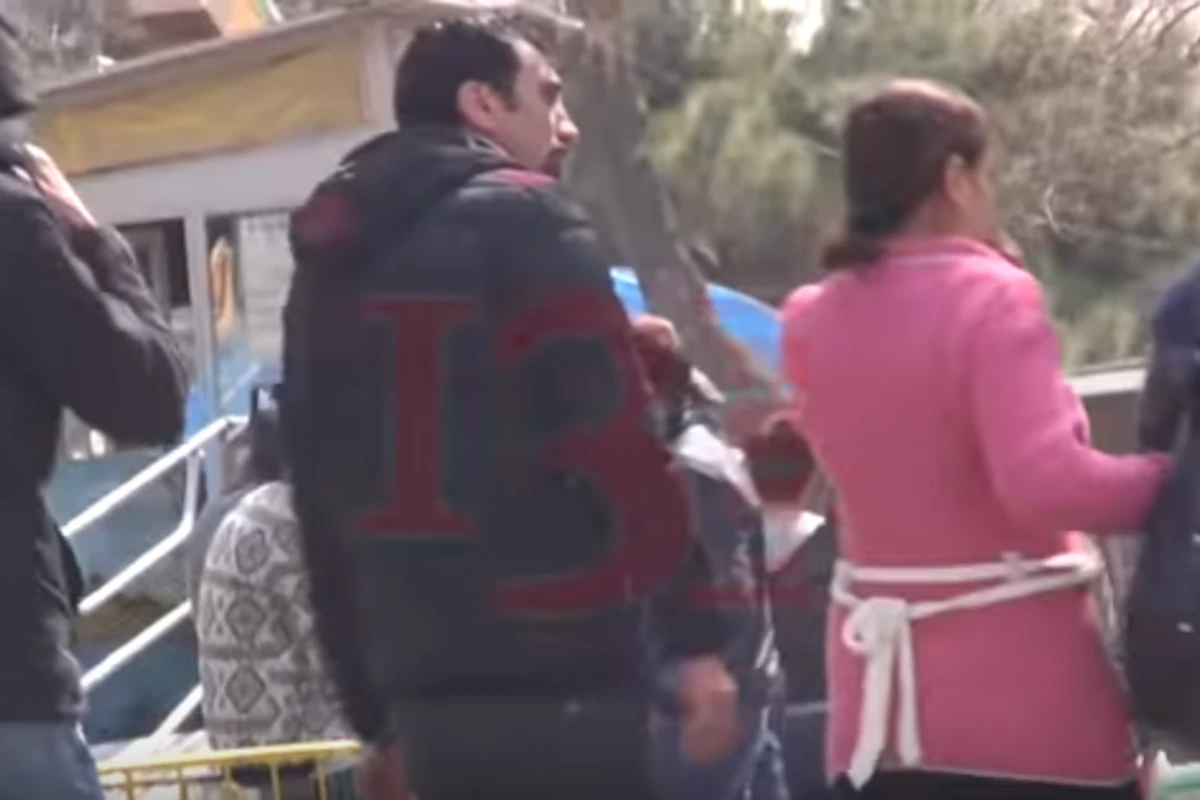 Günün-günorta çağı Bakıda özünü 15 manata satan qadınlar: Allah haqqı polis basmaz (VİDEO) Günün-günorta çağı Bakıda özünü 15 manata satan qadınlar: Allah haqqı polis basmaz (VİDEO)