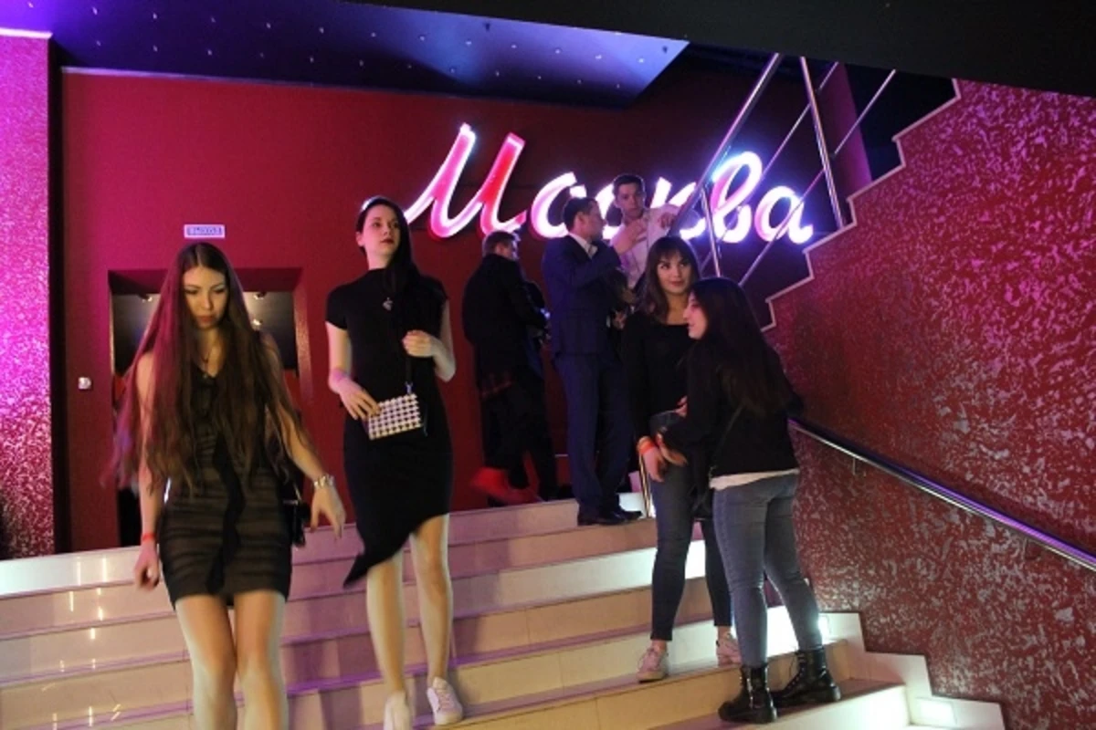Азербайджанская молодежь устроила вечеринку в Москве (фото)