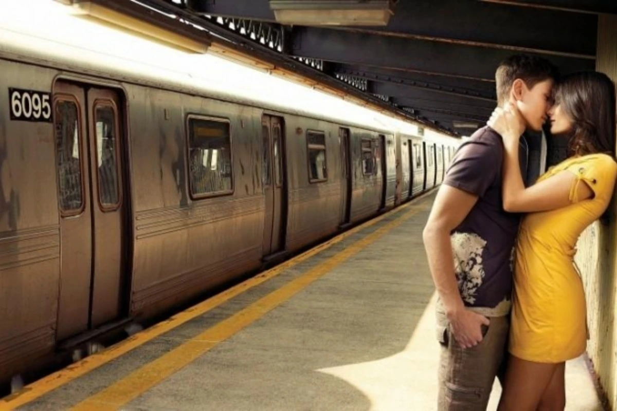 Bakıda gənclərin metroda öpüşməsi Facebook-da gündəm oldu - Qanun nə deyir? Bakıda gənclərin metroda öpüşməsi Facebook-da gündəm oldu - Qanun nə deyir?