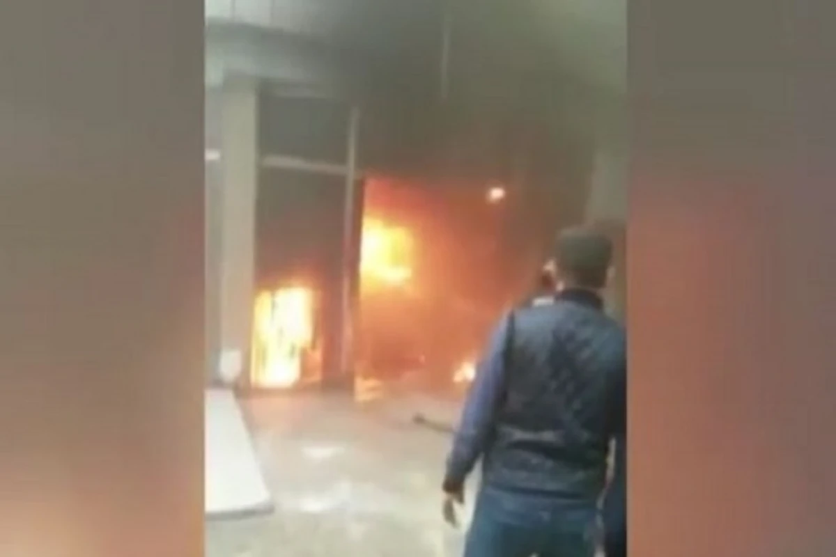 Распространились кадры пожара в торговом центре Бина (видео)