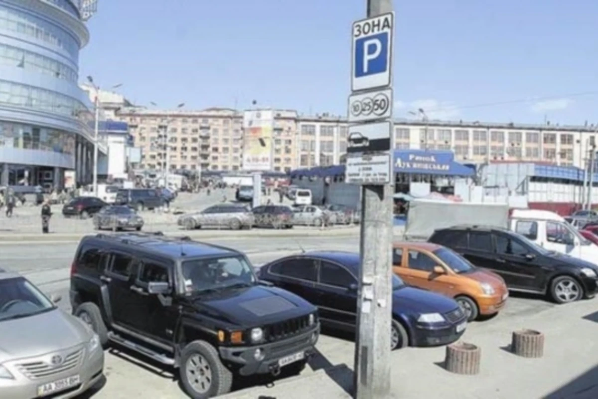 На центральной улице Баку запрещена парковка автомобилей