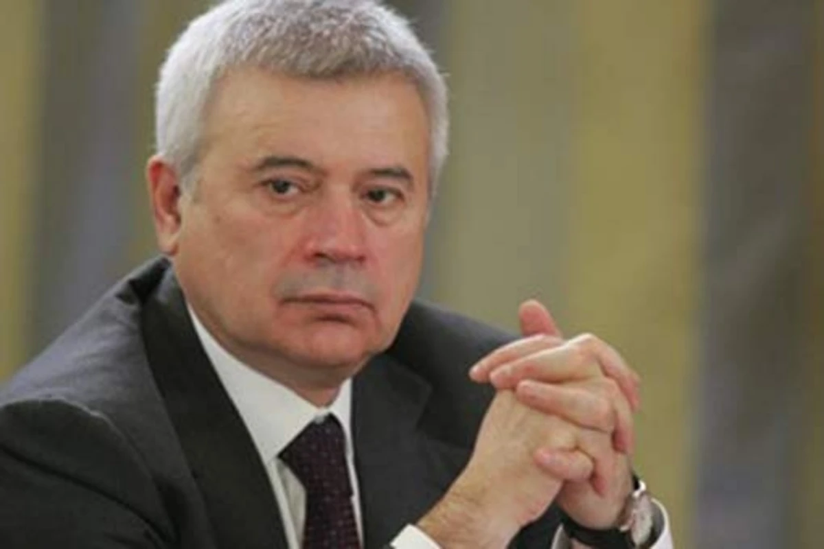 Вагит Алекперов продает все заправки своей компании в России