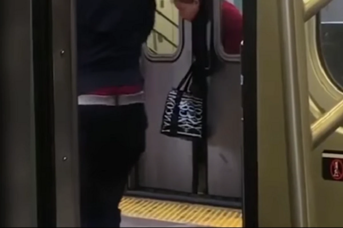 Эти кадры в метро возмутили пользователей Сети (видео) Эти кадры в метро возмутили пользователей Сети (видео)