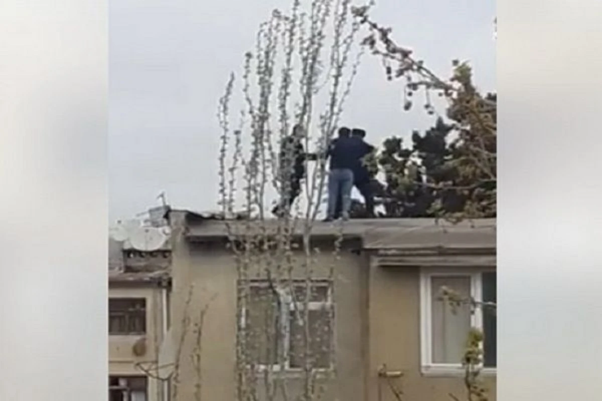 В Баку полицейский спас самоубийцу: Не дашь руку – ты не мужчина! (видео)