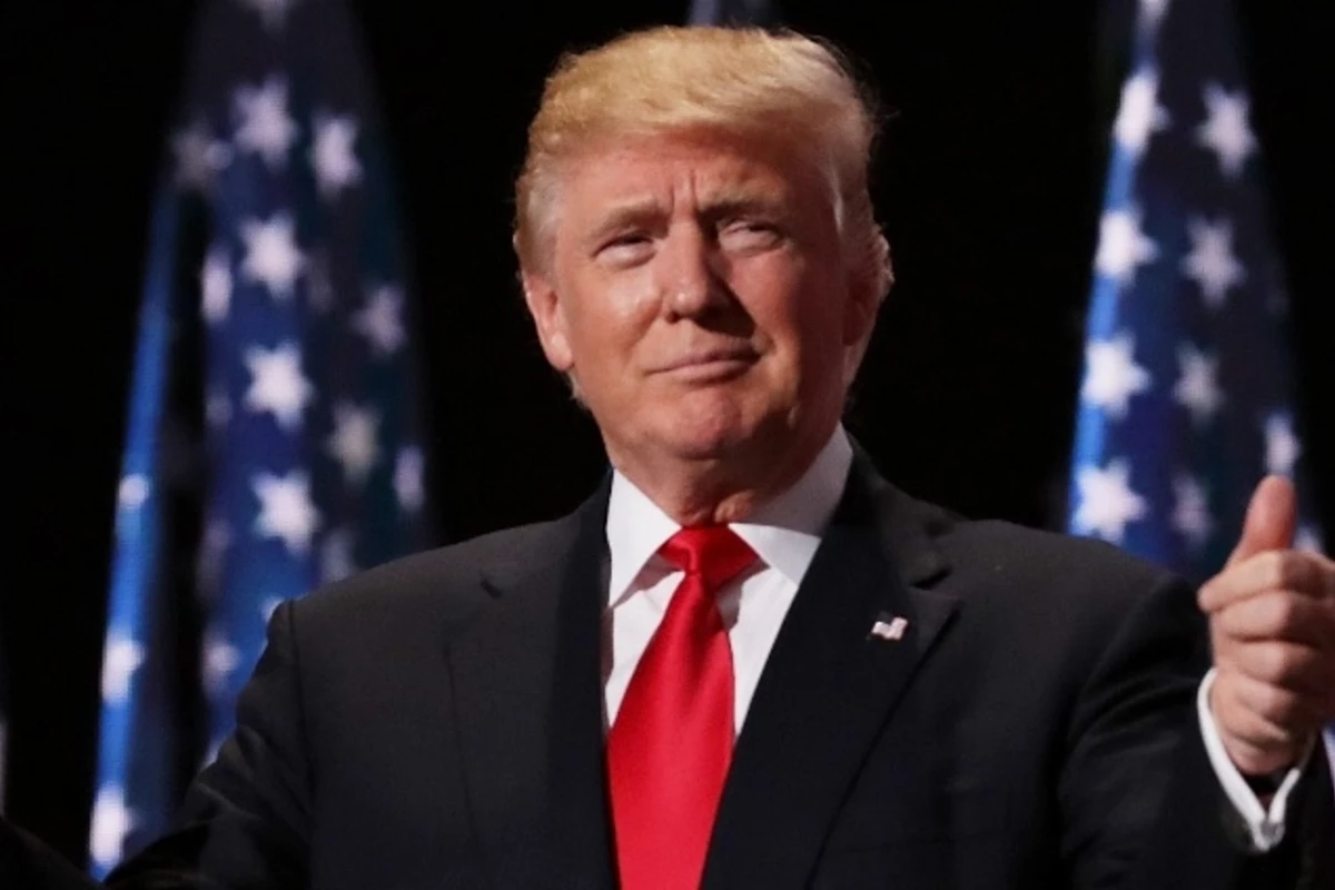 В Сети обсуждают провал Дональда Трампа во время исполнения гимна (видео)