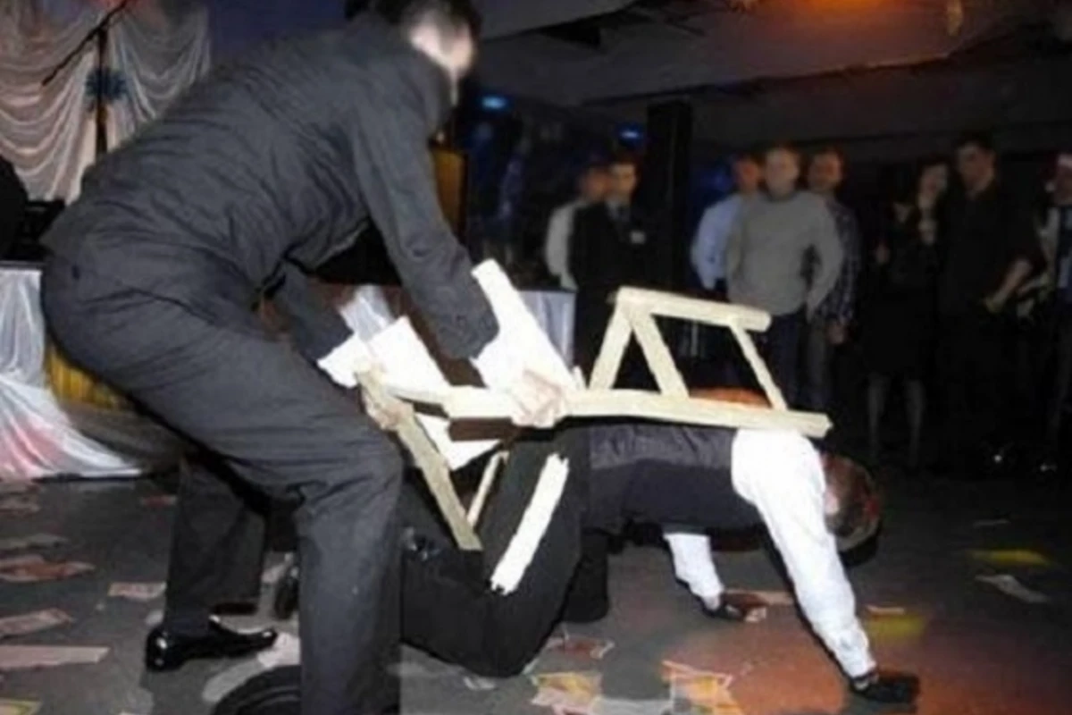 Bakıda şadlıq evində toy mərasimi zamanı dava düşüb, xəsarət alan var (FOTO) Bakıda şadlıq evində toy mərasimi zamanı dava düşüb, xəsarət alan var (FOTO)