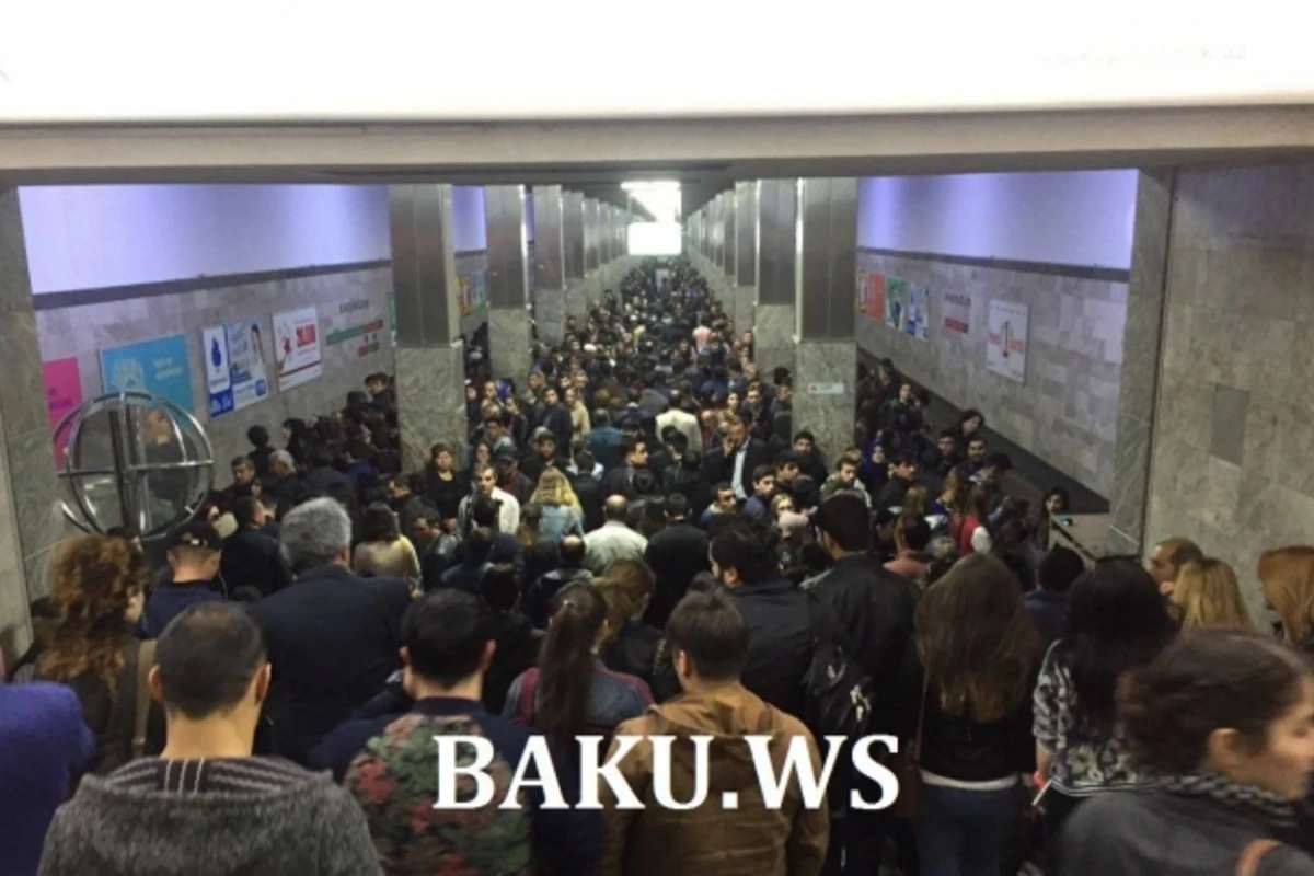 Bakı metrosunda HƏYƏCAN (FOTO)
