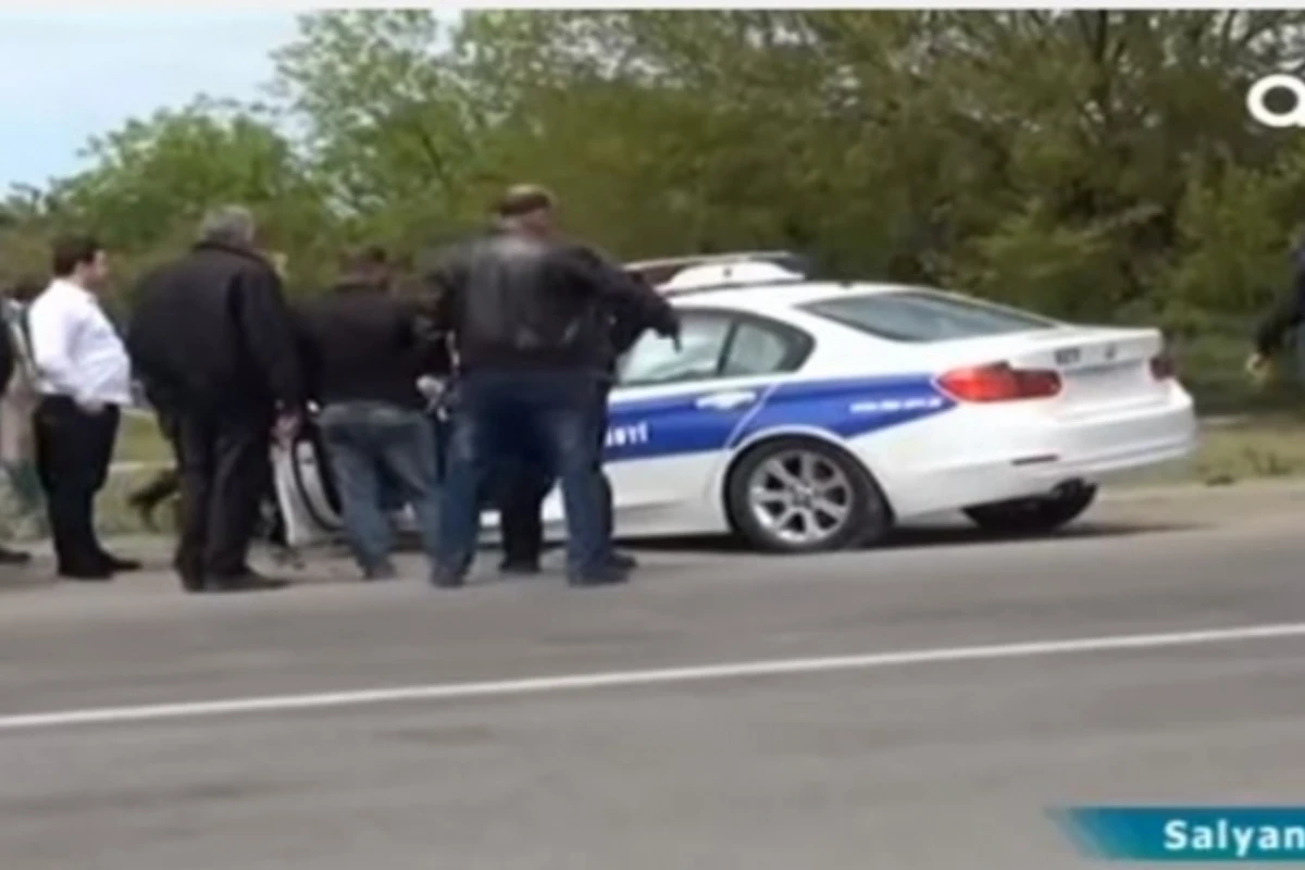 Azərbaycanda yol polisi maşının düşdüyü dəhşətli qəzanın görüntüləri (VİDEO) Azərbaycanda yol polisi maşının düşdüyü dəhşətli qəzanın görüntüləri (VİDEO)