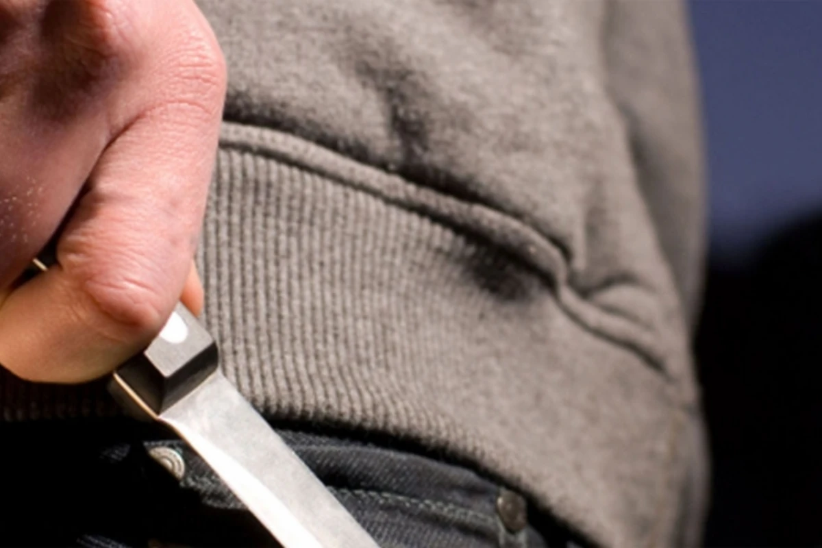 Azərbaycanda məmur arvadını bıçaqladı Azərbaycanda məmur arvadını bıçaqladı