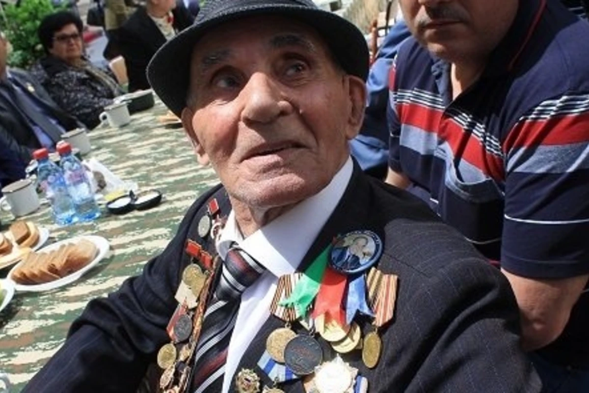 Bu sözümə görə qolumdan tutub qovmaq istəyirdi, Putin qoymadı - FOTOLAR