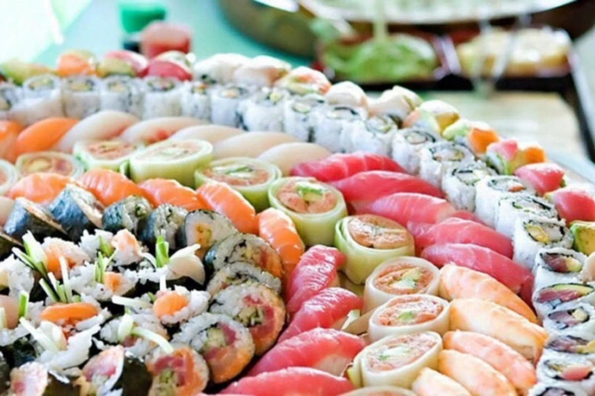 Sushidayin möhtəşəm xidməti: bir zənglə suşi qapınıza gələcək (QİYMƏTLƏR)