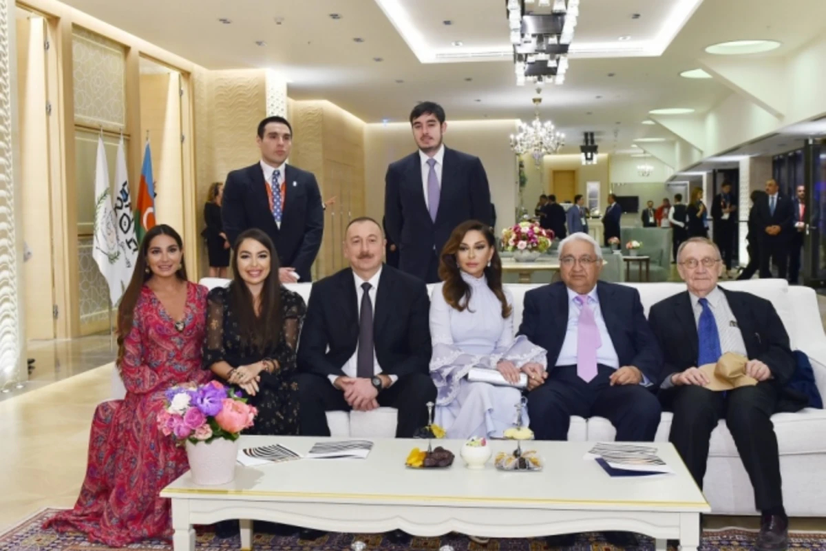 Prezident və ailəsi İslamiadanın bağlanış mərasimində (FOTO)