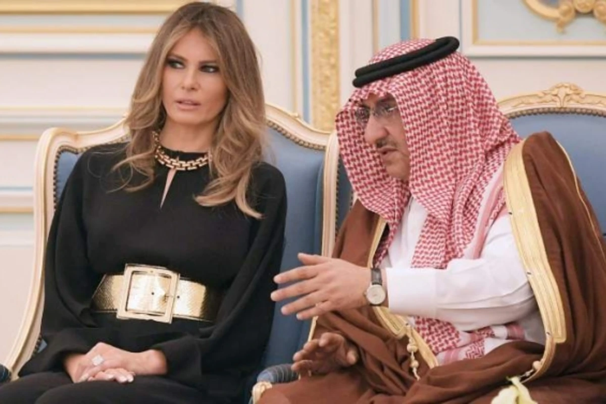 Все образы Мелании Трамп из тура в Саудовскую Аравию (фото)