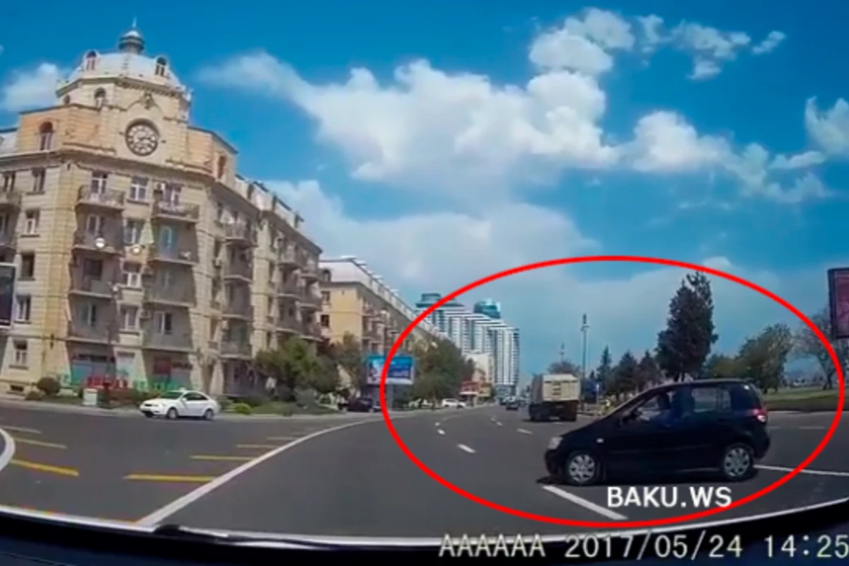 Этим женщинам в Баку, видимо, надоело жить (видео)
