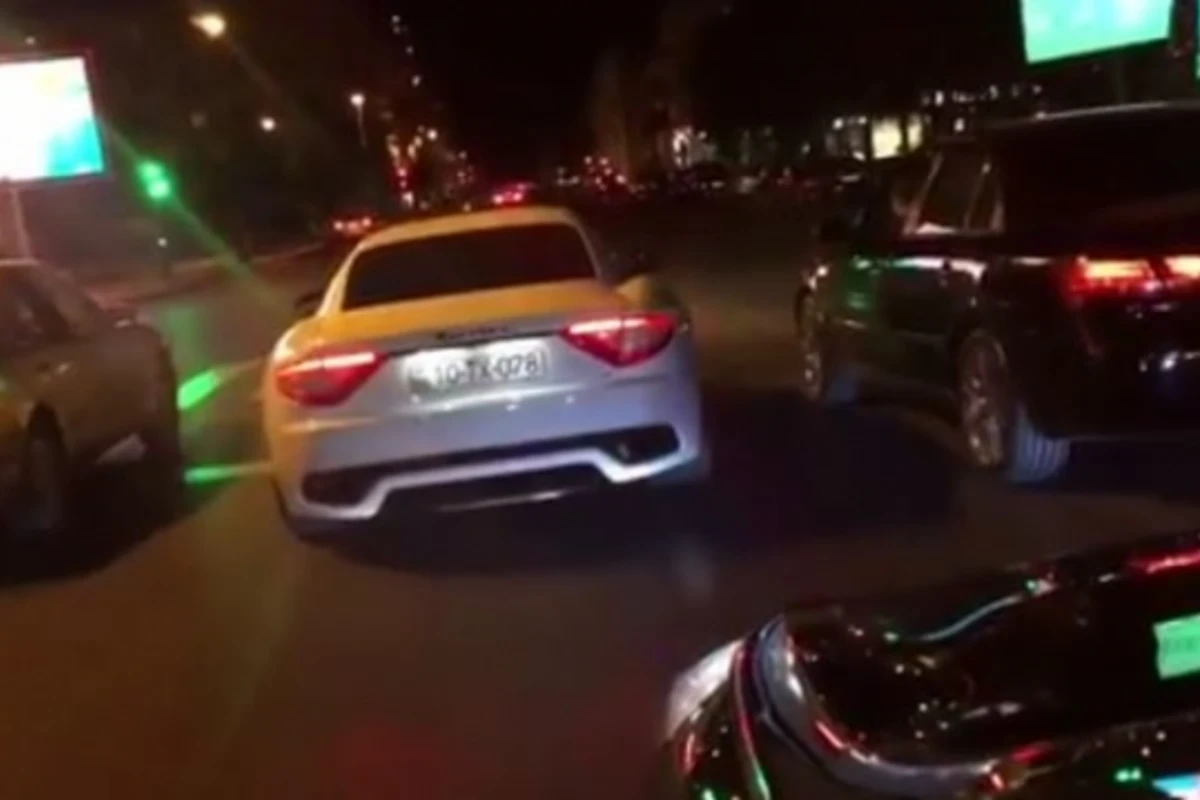 Bakıda bahalı Maseratinin sürət yarışı (VİDEO)