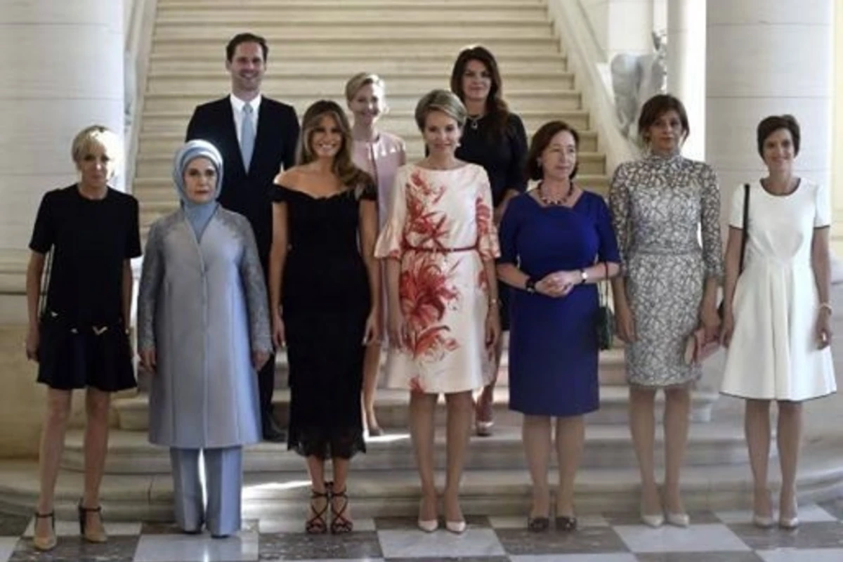 Homoseksual baş nazirin əri first ladylər arasında - FOTOLAR Homoseksual baş nazirin əri first ladylər arasında - FOTOLAR