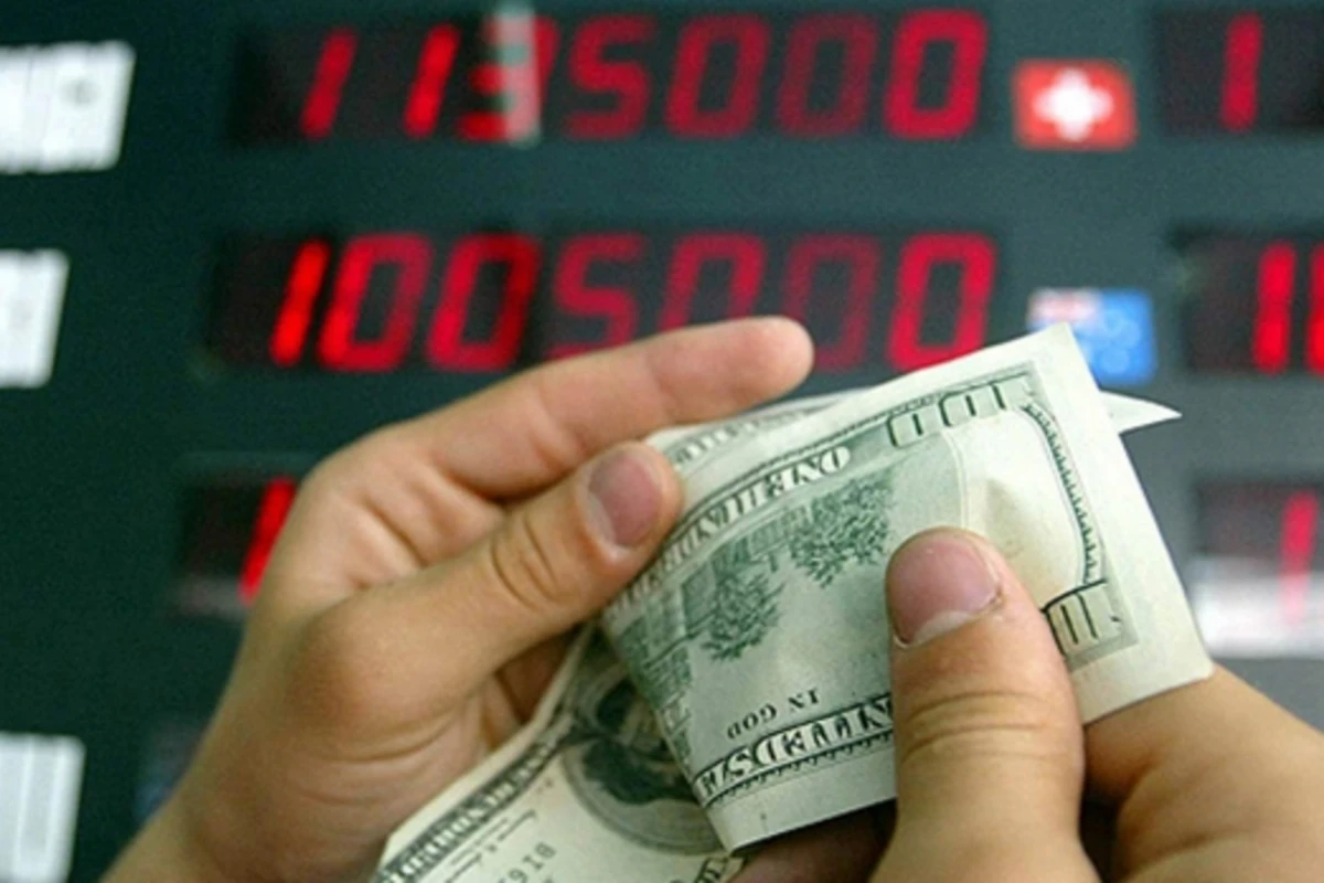 Разница между покупкой и продажей доллара в Азербайджане сократилась до минимума