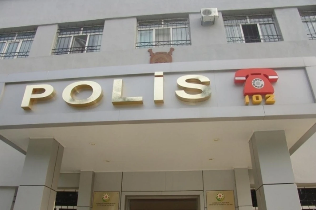 Azərbaycanda polis rəisinin otağında dava düşdü Azərbaycanda polis rəisinin otağında dava düşdü