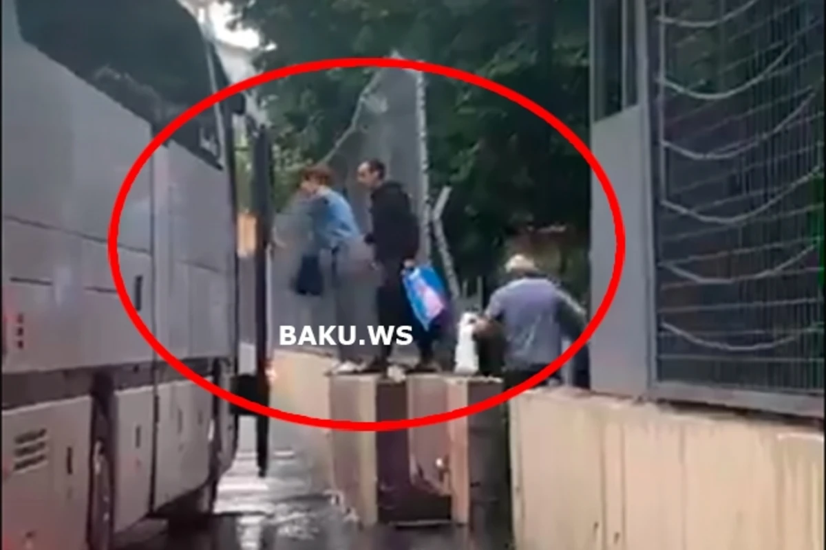 Позор в Баку! Кратковременный дождь поставил туристов в безвыходное положение (видео)