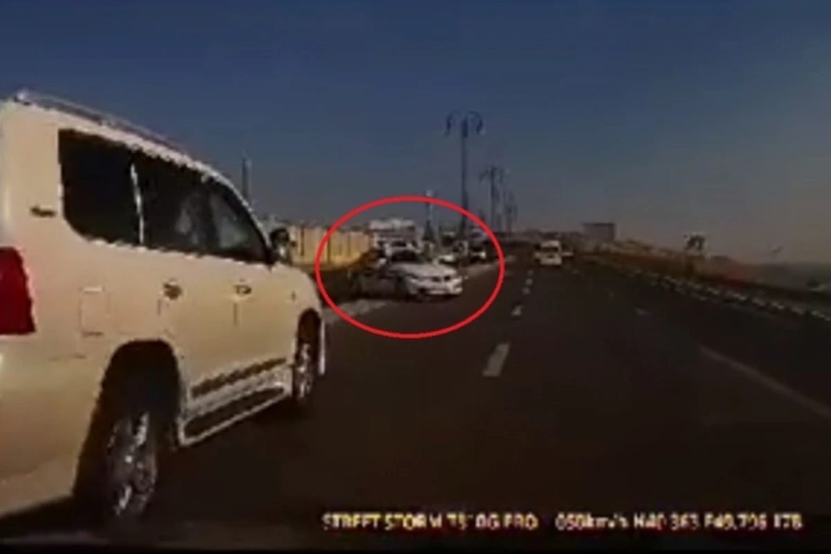 Bakıda YPX maşını kobud qayda pozdu, kameraya düşdü (VİDEO) Bakıda YPX maşını kobud qayda pozdu, kameraya düşdü (VİDEO)