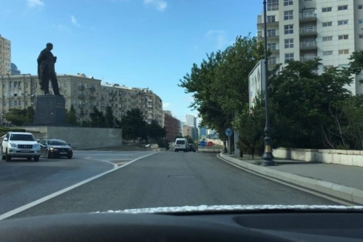На проспекте Нариманова изменено направление движения (видео)